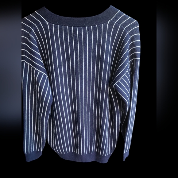 Forever 21 Navy & White Stripes Oversized Long Sleeve Buttondown Cardigan size M - Picture 2 of 5